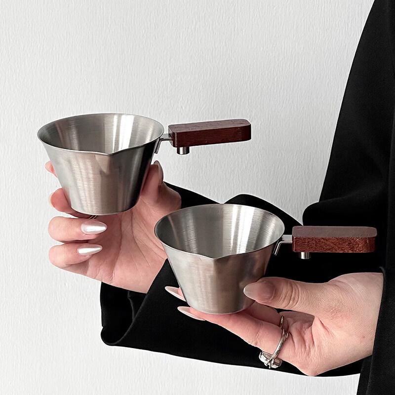 Qiwei 100ml Espresso Measuring Cup with Walnut Handle