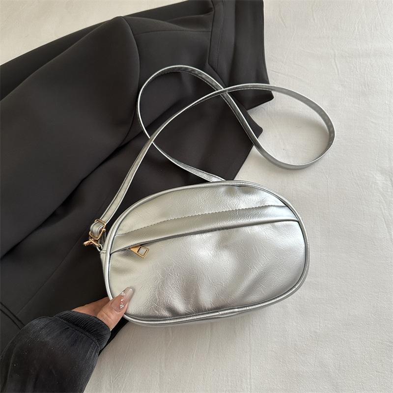 

Summer versatile high-value niche fashion messenger bag women s casual shoulder bag 2025 autumn new shell bag серебряный