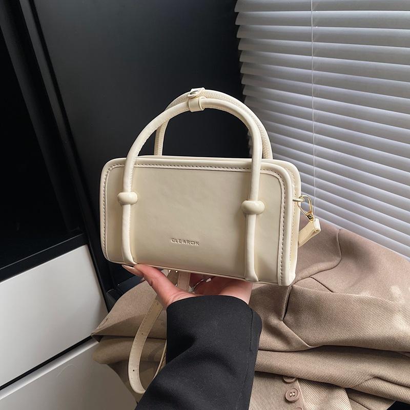 Premium bag women's spring and summer versatile 2025 new fashion messenger bag casual portable Boston bowling bag