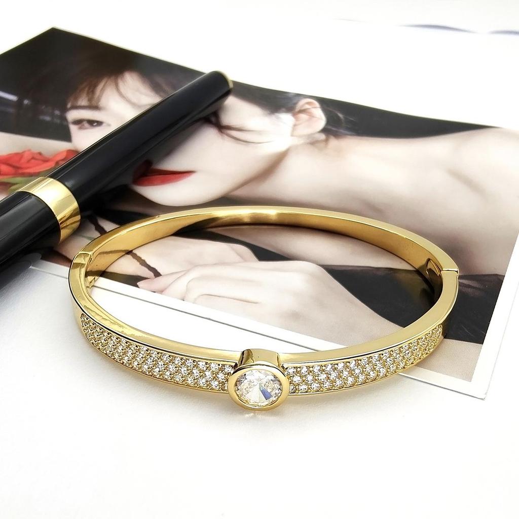 Round Zircon Bracelet: European and American Light Luxury Style, Versatile Half-Circle Design with Full Diamond Setting for Women.