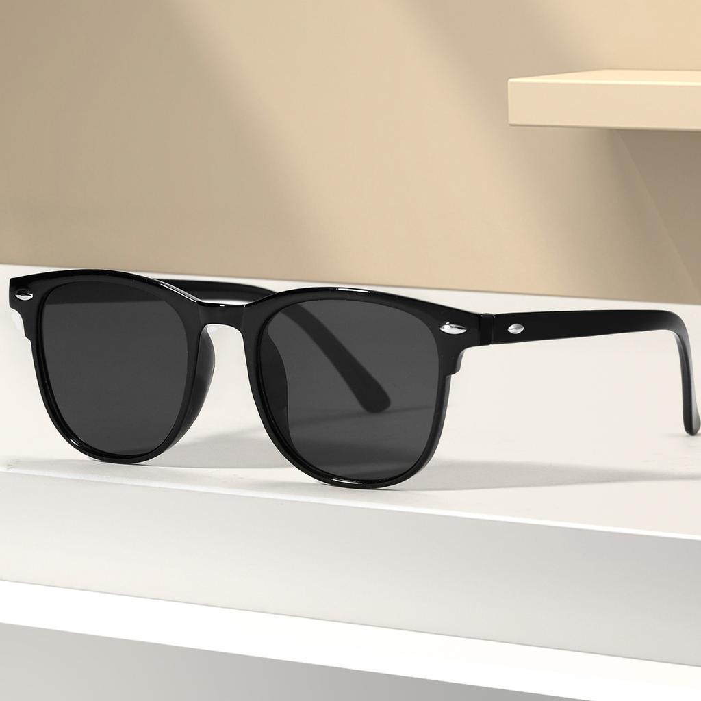 Vintage Metal Rivet Sunglasses women Retro Unisex Classic Outdoor Travel Fashion Eyewear with Gradient Tint