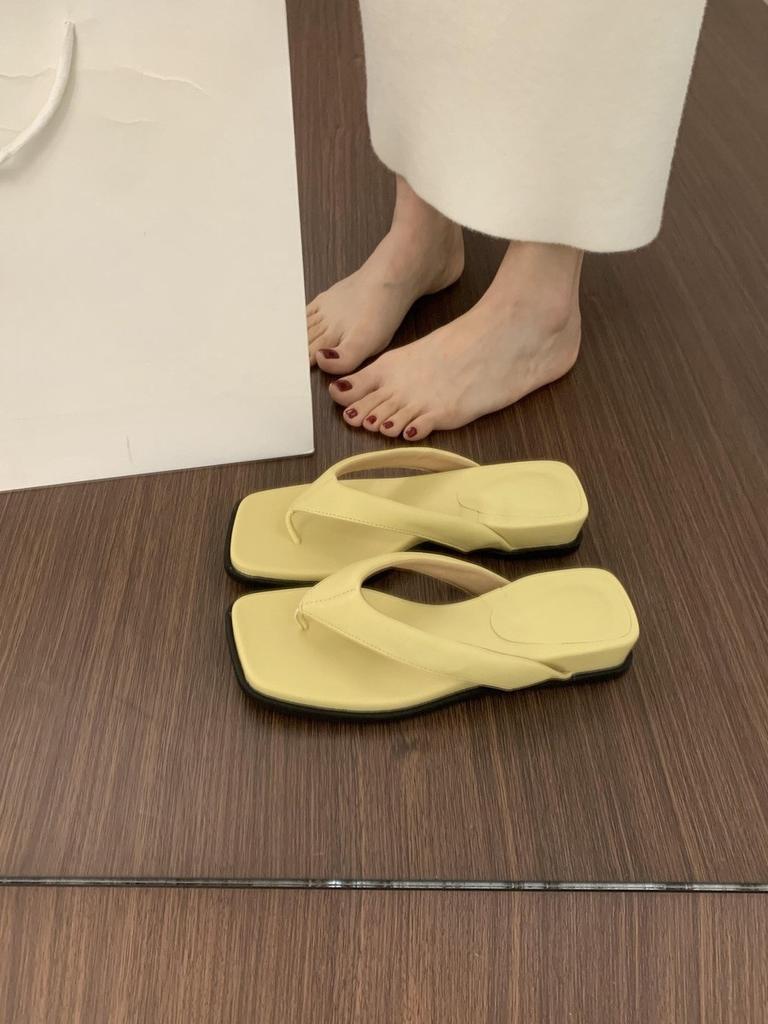 Internet celebrity fairy style thick bottom pinch foot flip-flops versatile not tired foot small slope heel French beautiful slippers female summe