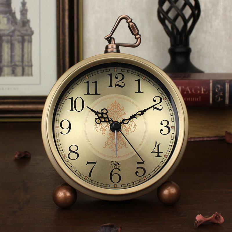 Metal Retro Alarm Clock Creative Desktop Clock Ornament Desk Clock