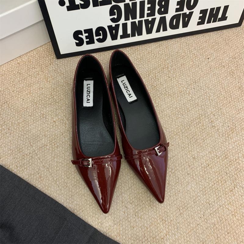 

2025 spring and autumn new fashion versatile evening wind French pointed black single shoes women s shoes temperament patent leather 39 бордовий