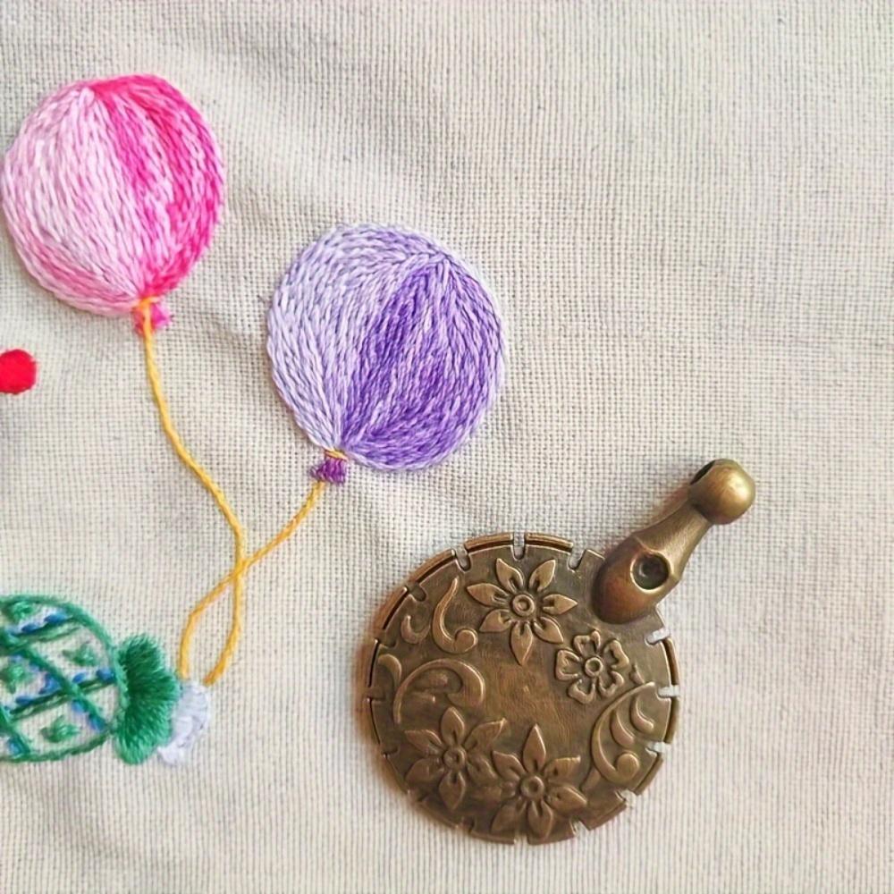 2pcs Antique-Inspired Thread Cutter with Floral Relief - Safe and Convenient Sewing Tool for DIY Projects