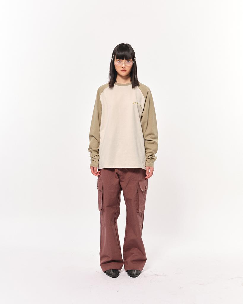 Beullusseonpeullawo Essential Signature Embroidered Raglan Long Sleeve T-Shirt [Olive]
