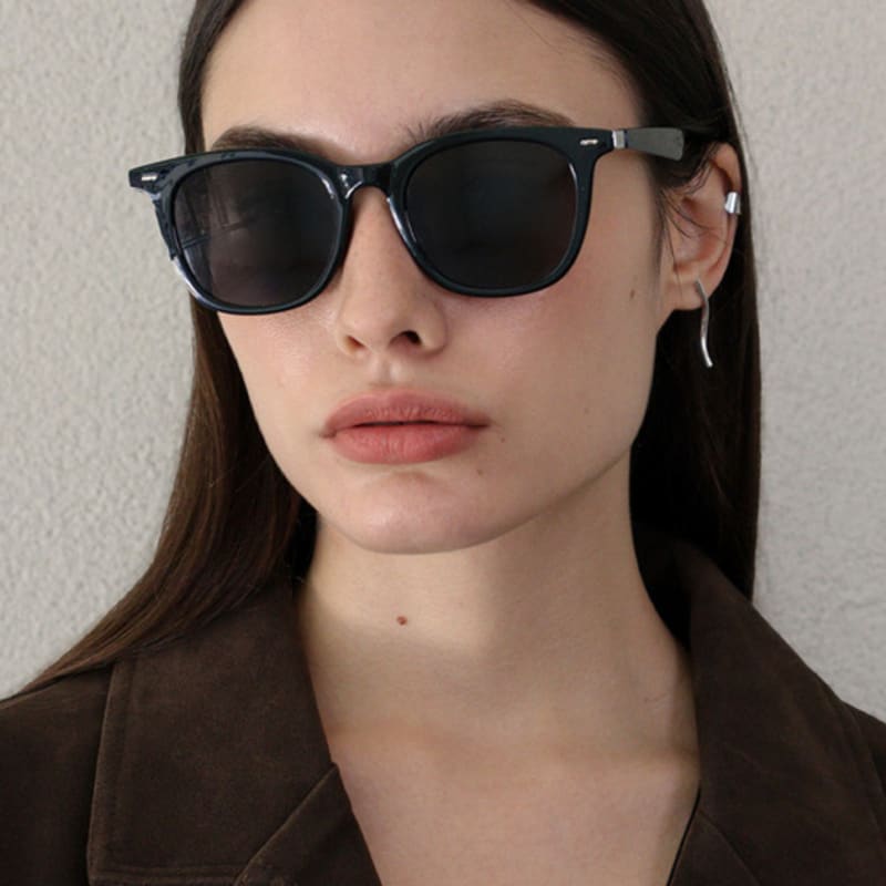 

One Brilliant Emi-OB574-Black single type