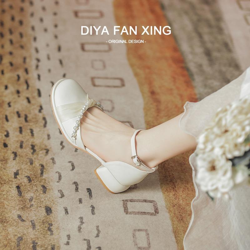 Baotou sandals women's summer new thick heel medium heel women's shoes one-word buckle sandals