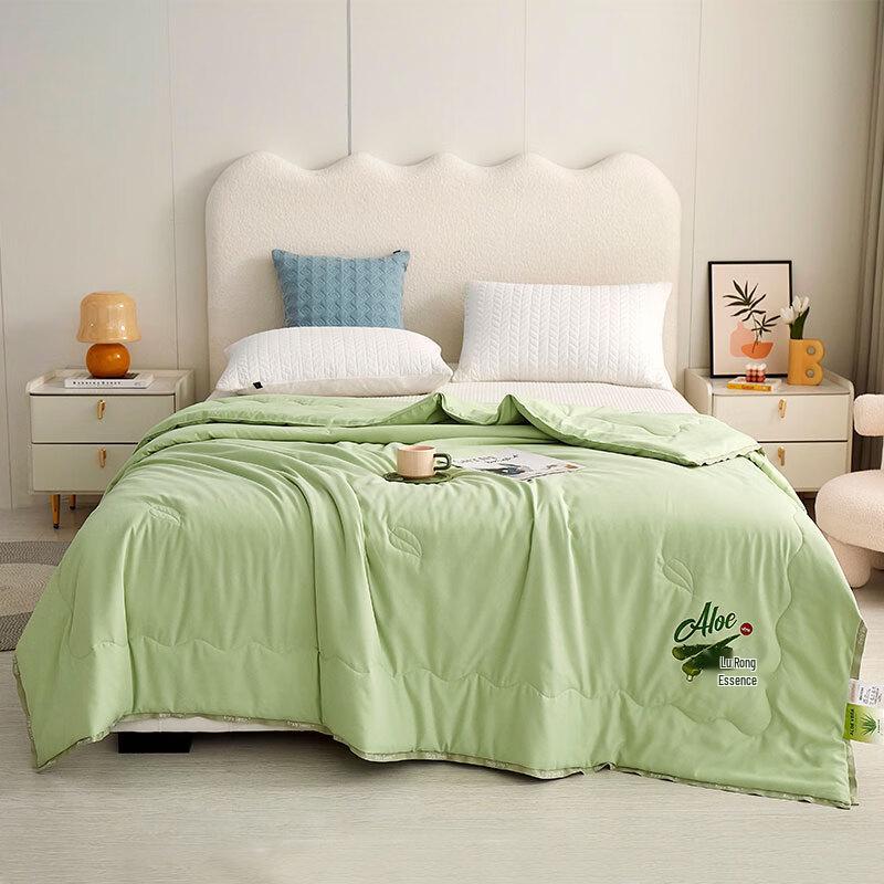 

Donald Home Textiles Aloe Vera Summer Quilt