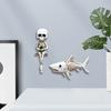 Veggskjelettstatue Fiske Menneskeskjelettfigur med Hai Gotisk Resin Veggdekor Fisker Skjelett for Halloweenfester