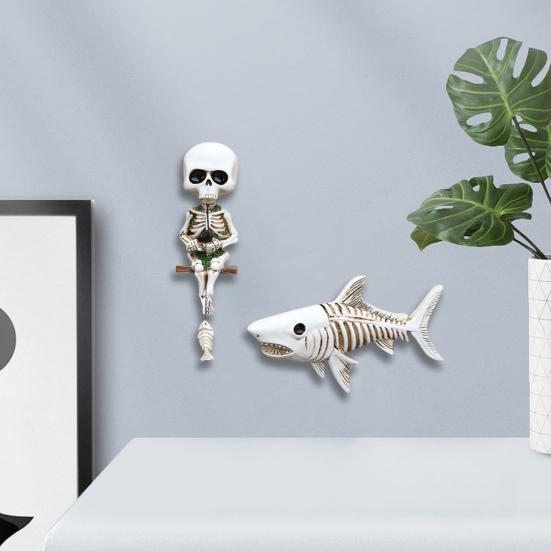 Veggskjelettstatue Fiske Menneskeskjelettfigur med Hai Gotisk Resin Veggdekor Fisker Skjelett for Halloweenfester
