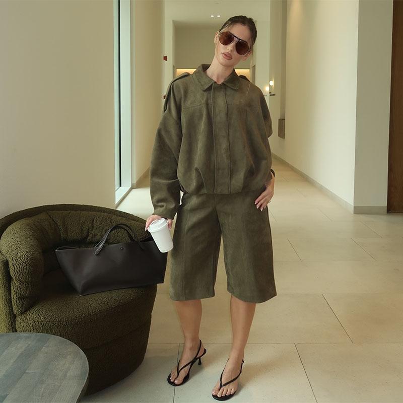 Fashion Suede Zipper Bomber Jacket for Women Vintage Turn Down Collar Long Sleeve Coats Lady New Streetwear Loose Short Outerwear Commute Spring New