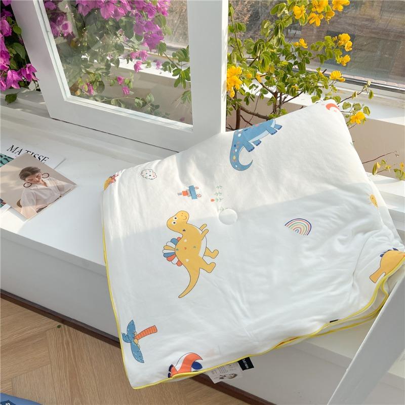 Lightweight Knitted Comforter Cute Cartoon Pattern Skin Friendly Thin Summer Quilt Air Conditioner Duvet for Home