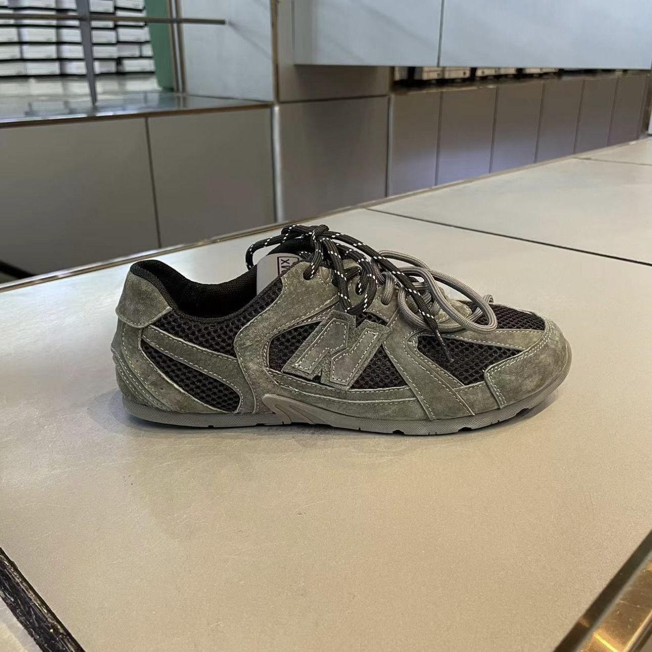 

Мужская обувь 2025 года, летняя сетка, новая весенне-летняя дышащая сетчатая тенденция, модная универсальная мягкая подошва, белые туфли, повседневная обувь 44 чёрный