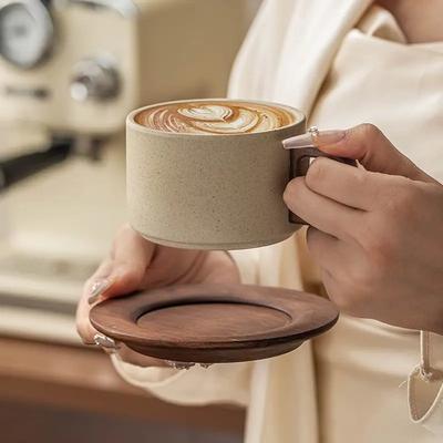 Vintage Keramik-Kaffeetasse mit Holzgriff und Untertasse 111 ml Große Kapazität Teetasse Moderne Nachmittagstee Dessert Kaffeetasse Becher