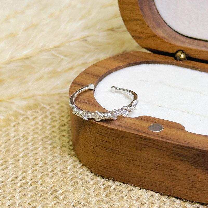 [Ice Crystal Butterfly Shadow] Sea Blue Zircon Exquisite Butterfly Opening Ring Light Luxury Niche Super Immortal Stacked Ring Woman