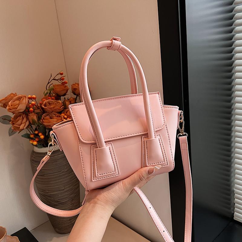 Version Niche Minimalist and Versatile One Shoulder Handbag for Women's Summer New Fashionable Commuting Crossbody