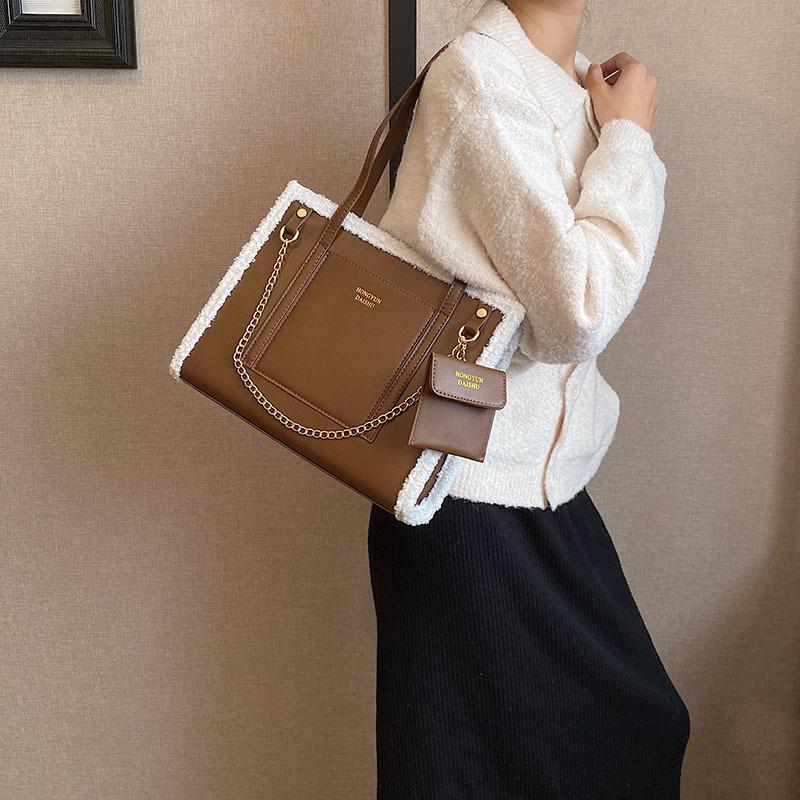 Niche lamb wool handbag women's 2025 new high-end shoulder bag large-capacity commuter tote mother and child bag