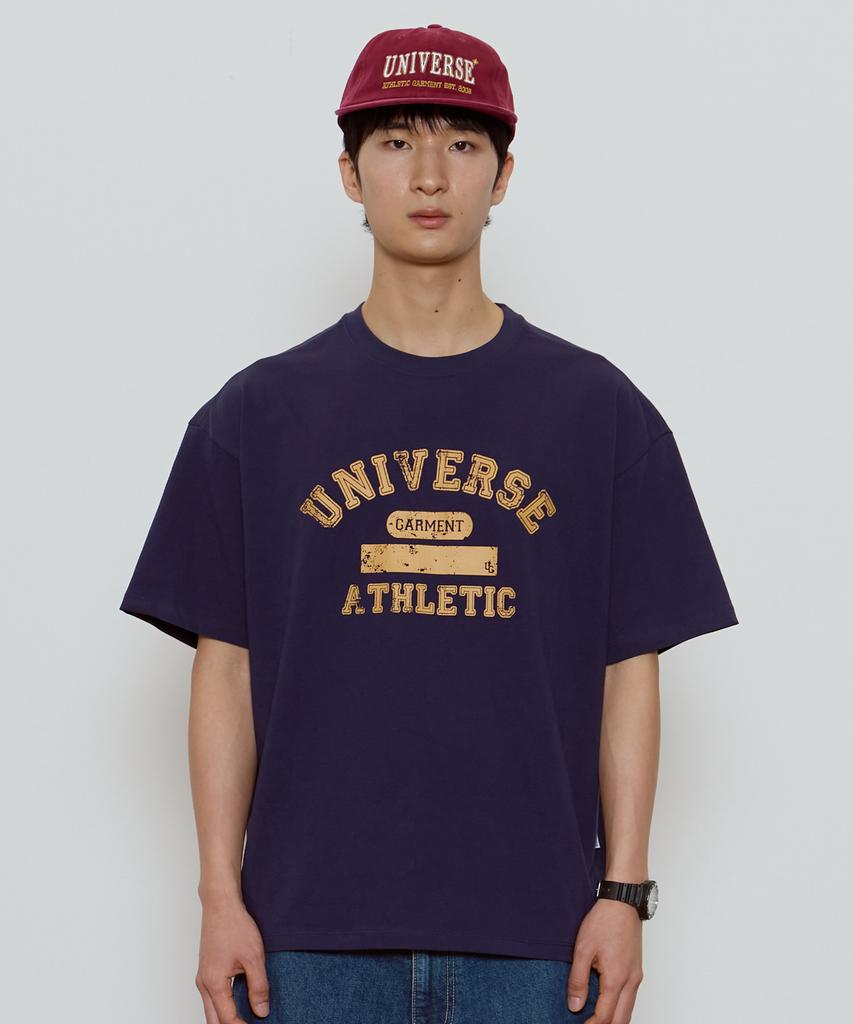 Yunibeoseugameonteu Ug Crack Print T-Shirt_Navy