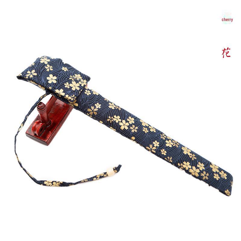 

Складная сумка для веера из хлопка и льна в старинном стиле с пряжкой, парчой с горячим тиснением и защитной подвеской.