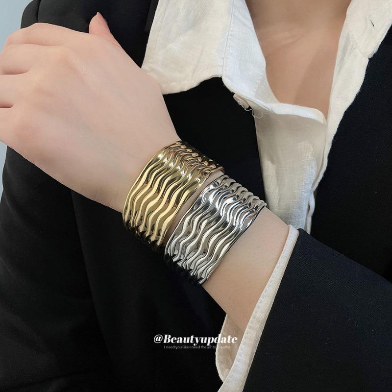 Metal smooth texture open bracelet casual fashion trend temperament versatile bracelet light luxury high sense jewelry women