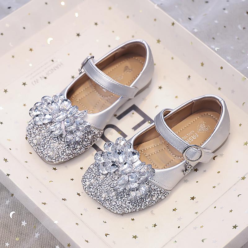 

Туфли принцессы для девочек, блестящие, с кристаллами, детские балетки, квадратный носок, нескользящие, весна-осень 2025, танцевальные туфли для девочек, вечеринка, свадьба, Инстаграм 23 серебряный