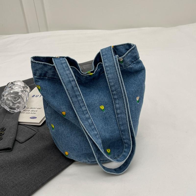 Джинсовая сумка-ведро в студенческом стиле — фото 9