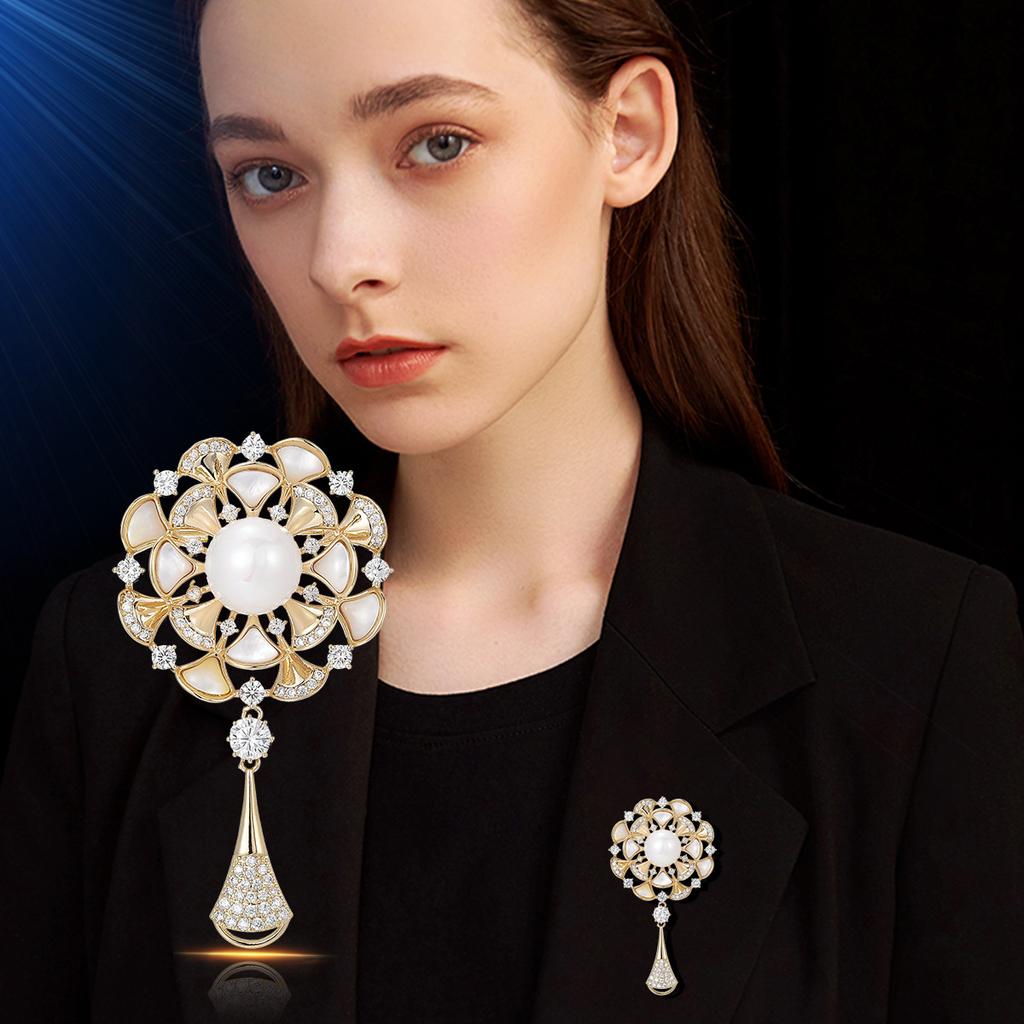 Luxury sparkling zircon small fragrant flower ball brooch autumn and winter blazer exquisite shell flower corsage