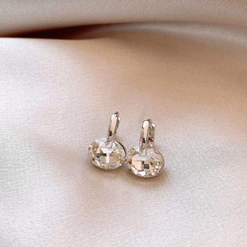 Exquisite Silver Color Oval Zircon Crystal Earrings for Women Girls Unique Jewelry Luxury Sensation Minimalist Ear Accessories