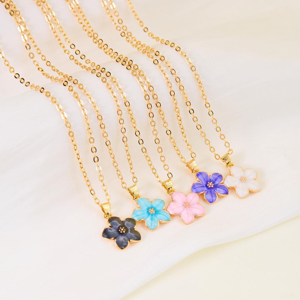 Trendy Spring Flower Necklace For Women With Alloy Pendant And Casual Style