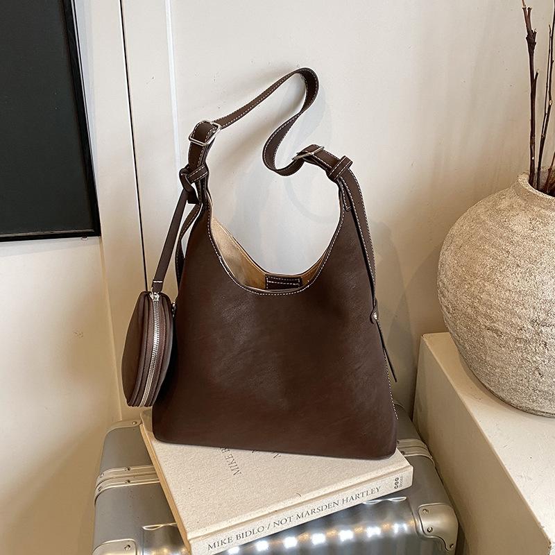 

Korean version of slack bag women s retro soft leather large-capacity bucket bag 2025 new shoulder underarm bag messenger bag