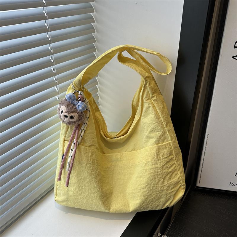 

Однотонная наплечная сумка новая простая и универсальная для студентов колледжа повседневная и прочная для поездок на работу высокая ценность сумка-пельмень под мышкой Without pendant жёлтый