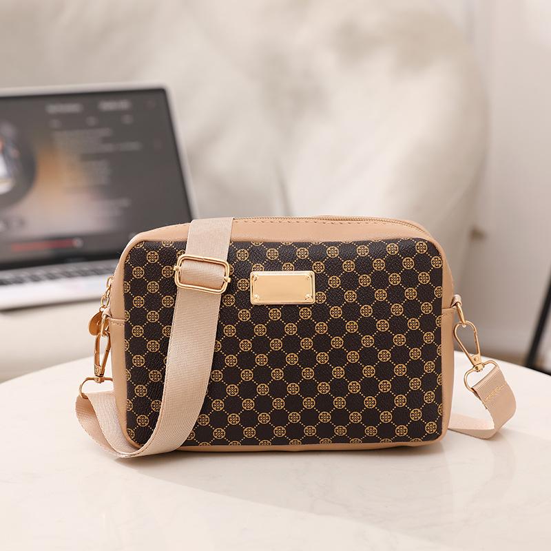 Simple small bag, new fashion women's bag, shoulder messenger bag, trendy polka dot printed small square bag.