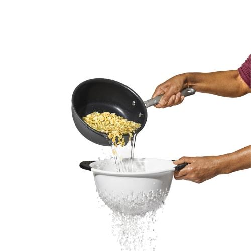 OXO 3-Quarter Plastic Colander with Legs, White, with Efficient Draining Design