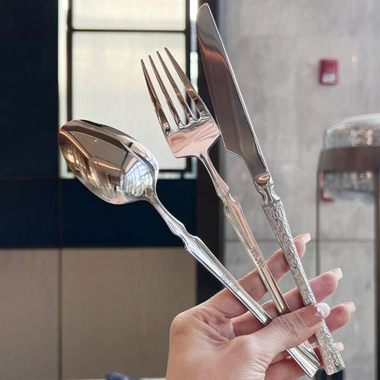 French Style Cutlery 304 Stainless Steel Hammered Texture Tableware Non-Slip Handle Small Waist Design Serrated Knife Sharp Fork Spoon