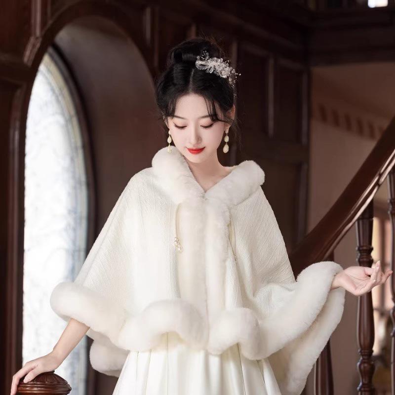 Châle Cape en Fourrure pour Mariée d'Hiver - Cardigan Blanc pour Mariage ou Demoiselle d'Honneur.