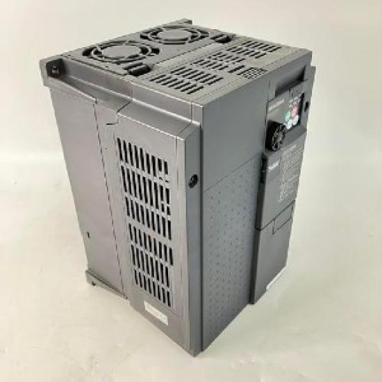 Gebrauchter Mitsubishi Electric FR-E720-5.5K Wechselrichter | 5,5kW Hochleistungs-VFD | Kompakter Frequenzumrichter | Rauchschwarz |