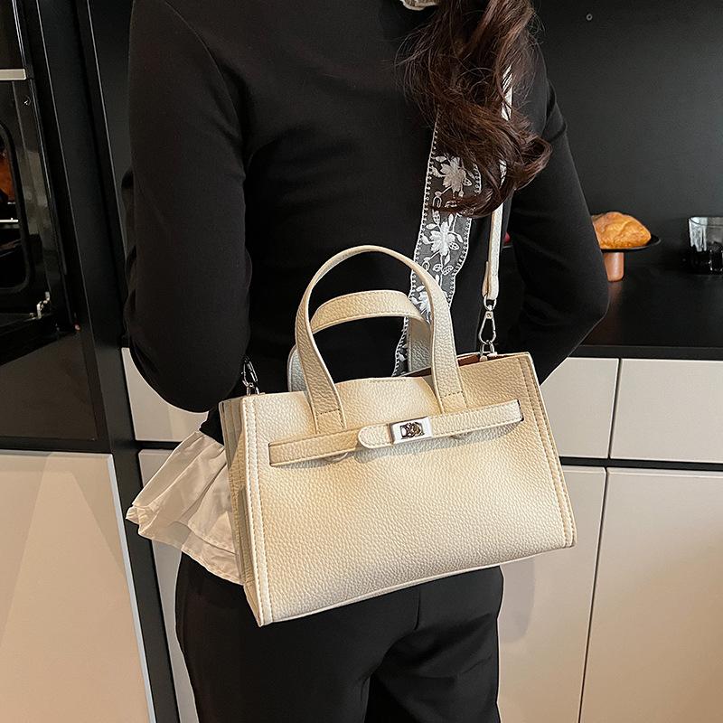 Portable Tote Bag Women's New Fashionable Large-capacity Shoulder Messenger Bag