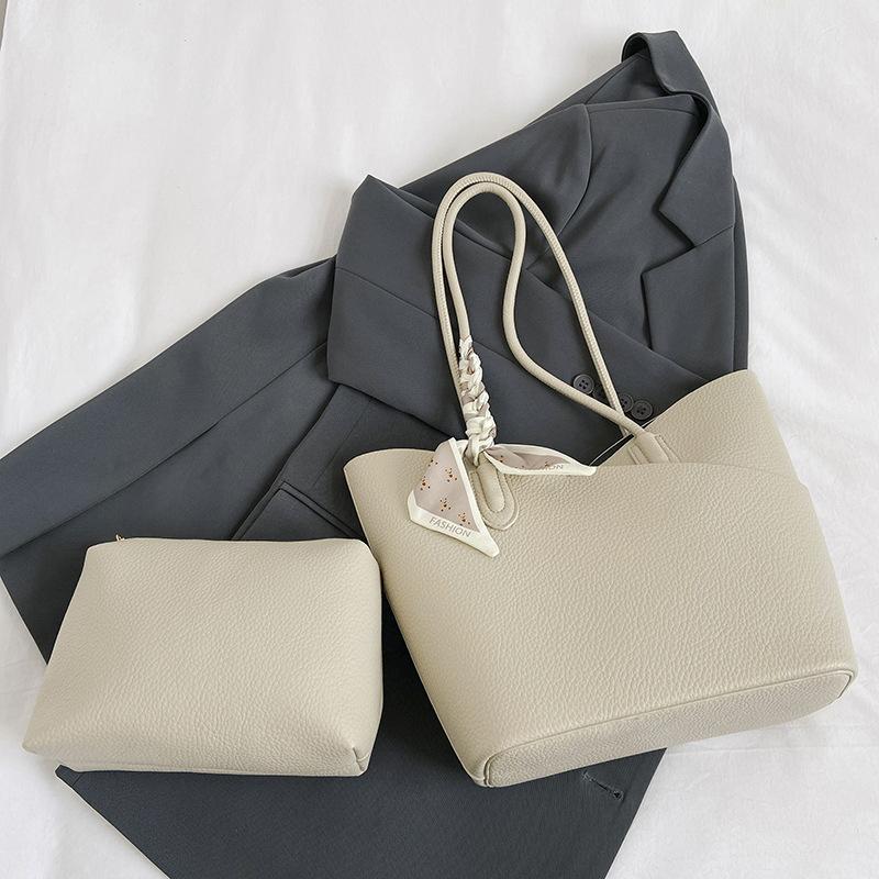 

Large capacity bag Women s trendy fashion portable shoulder bag Niche high-end versatile commuter tote bag бежевый