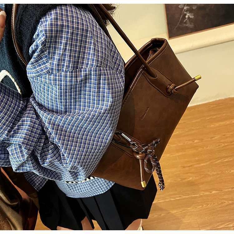 2025 High-End Retro Women's Large Capacity Autumn Commuter Tote Bag