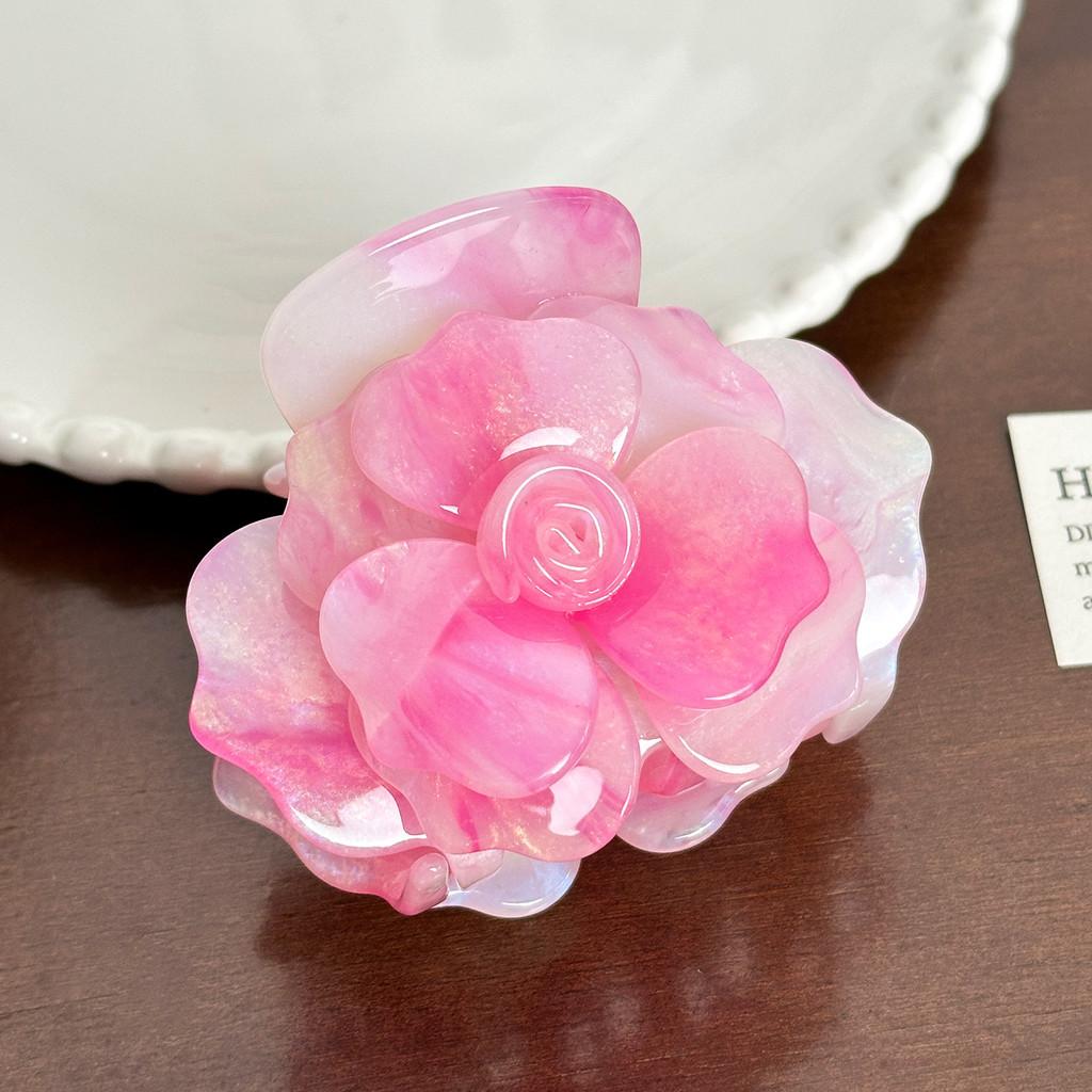 Chic Hair Womens Claw Clip With Beautiful Rose Accents In Elegant Spring Colors For 2025