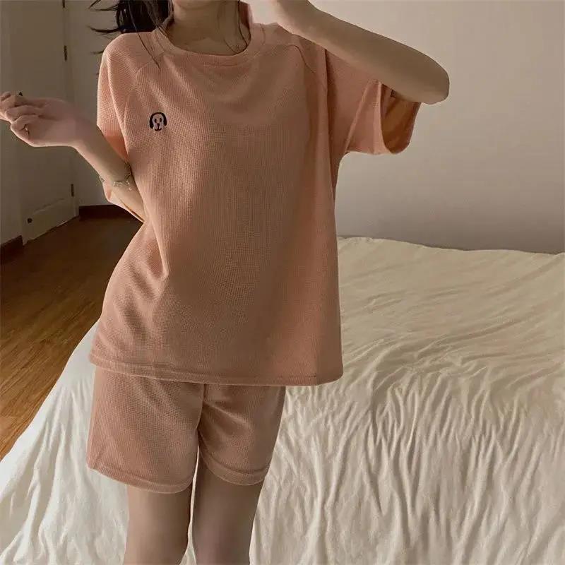 

WTEMPO Повседневный вафельный модный костюм женский летний оверсайз корейская футболка с коротким рукавом + шорты вышивка букв 2 предмета S