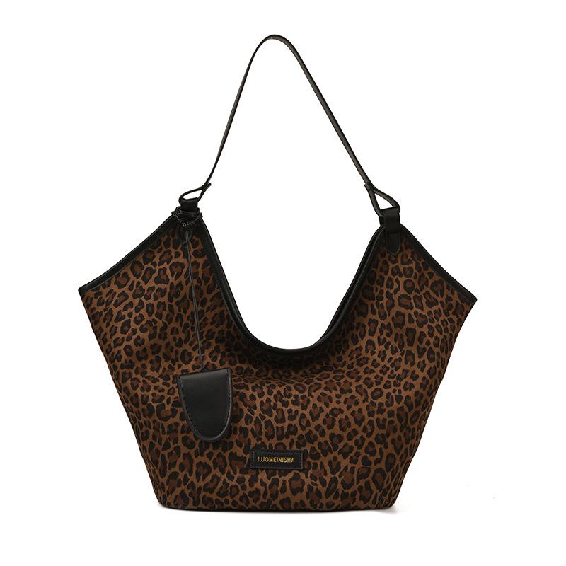 2024 Women's Versatile Leopard Print Large Capacity Crossbody Commuter Shoulder Bag