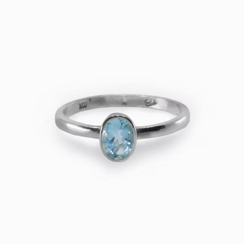 Oválný akvamarínový prsten March Birthstone Modrý pevný prsten ze sterlingového stříbra Ručně vyráběné šperky z drahých kamenů