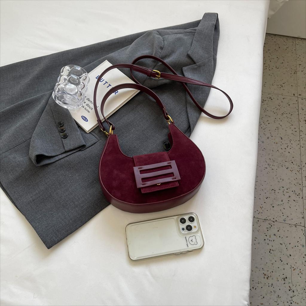 Retro Frosted Crescent Bag for Women  New Autumn and Winter Fashion Versatile Single Shoulder Crossbody Bag