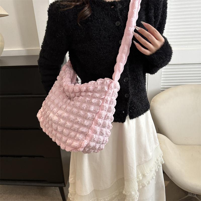 2 Winter fashion shoulder armpit bag handbag trendy fashion simple temperament commuter bag women