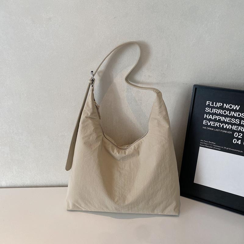 2025 Spring New Foreign Style Fashion Trend Large Capacity Bag Casual Niche Women Texture Shoulder Tote Bag