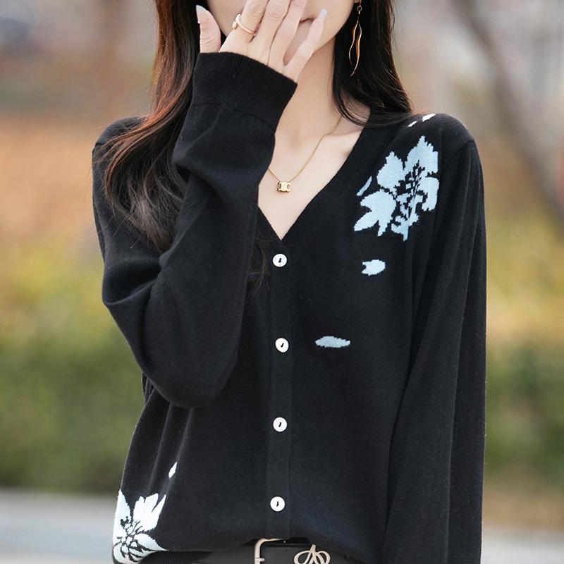 Dámský lehký kardigan z 50% vlny a 50% morušového hedvábí - všestranný úplet na 4 sezóny pro celoroční pohodlí a styl