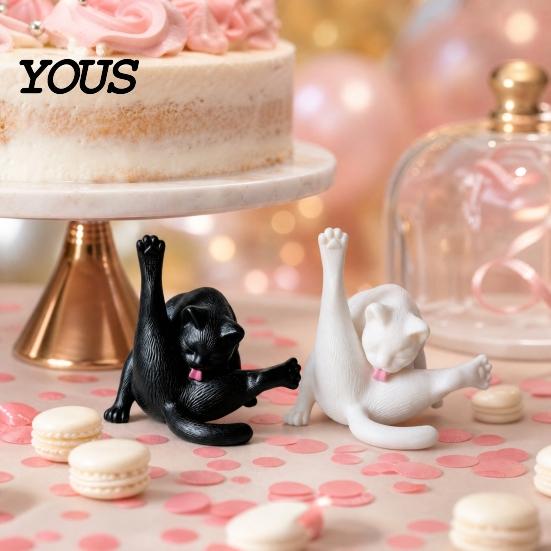 3D Printed Cat Sculpture Licking Butt Figurine, Funny Black White Kitten Small Statue Statue, Animal Desktop Decoration for Home Office Bookshelf