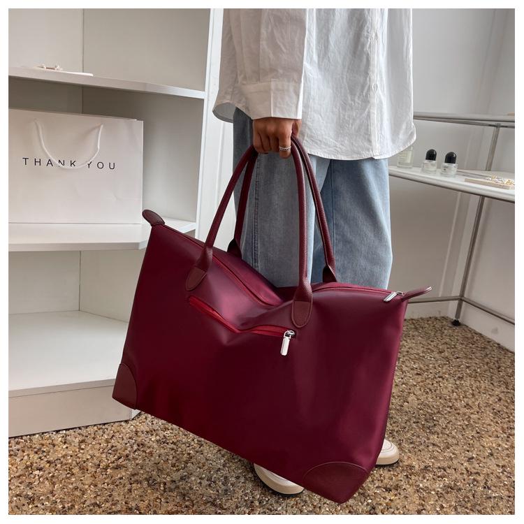 Portable Women's Yoga Fitness Bag: High-Capacity, Fashionable Tote for Travel and Sports